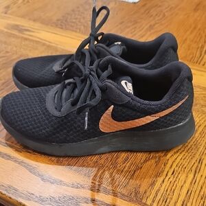 Nike Womans Black Mesh Sneakers with Bronze Swoosh